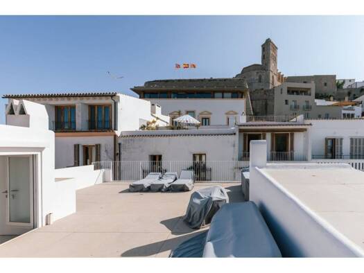 Haus zum Kauf 1.950.000 € 4 Zimmer 265 m² >Carrer de Pere Tur > Ibiza Stadt 07800