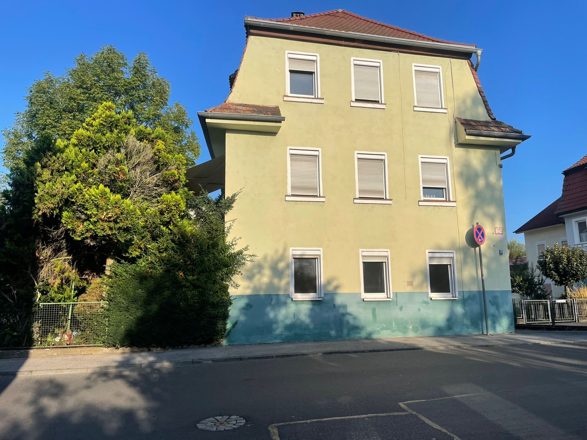 Mehrfamilienhaus zum Kauf 350.000 € 9 Zimmer 242 m²<br/>Wohnfläche 300 m²<br/>Grundstück Haßfurt Haßfurt 97437