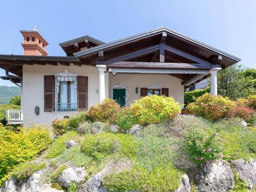 Einfamilienhaus zum Kauf 425.000 € 1 Zimmer 180 m² 1.000 m² Grundstück Laveno 21010