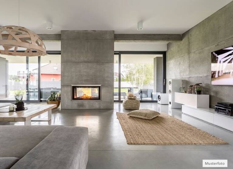 Haus zur Zwangsversteigerung provisionsfrei 347.500 € 350 m²<br/>Grundstück Bohlingen Singen 78224