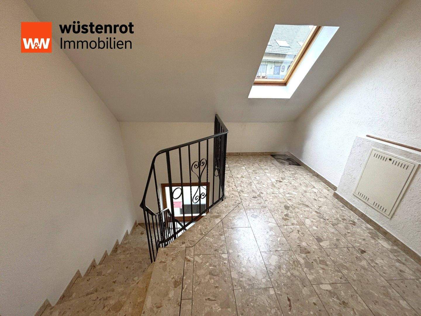 Immobilie in Reichenschwand - Gemütliche 2-Zimmer-Dachgeschoss-Wohnung ca. 56 m², mit EBK und Carport - Bild 3
