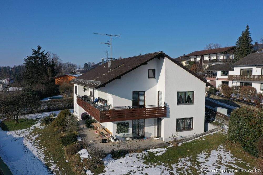 Immobilie in Mitterfels - Großzügiges Zweifamilienhaus mit herrlichem Ausblick in Mitterfels - Bild 3