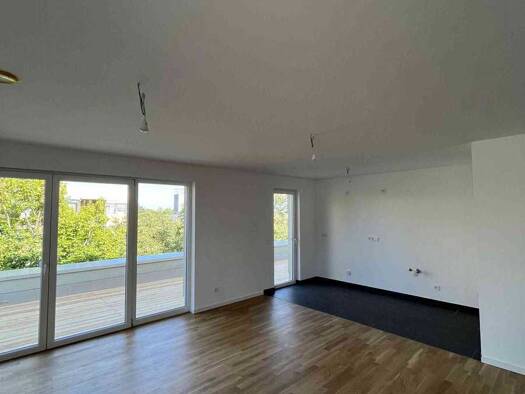 Wohnung zur Miete 700 € 5 Zimmer 166,5 m² frei ab sofort Bauernfeindstr 18 Schwabing-Freimann München 80939