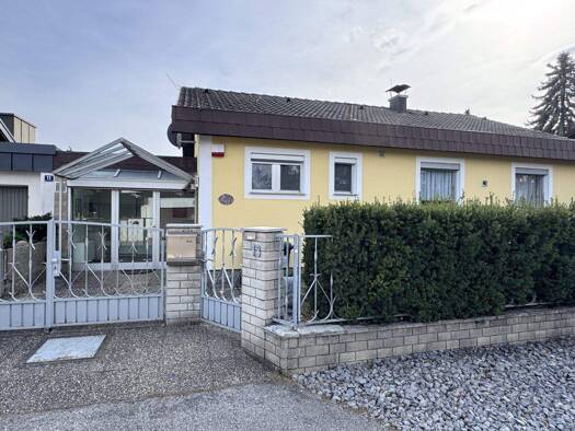 Haus zum Kauf 305.000 € 4,5 Zimmer 156 m² 570 m² Grundstück Eggendorf 2601