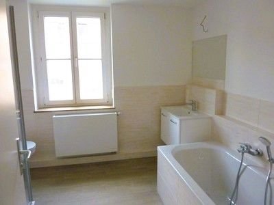 Wohnung zur Miete 406 € 2 Zimmer 62,4 m²<br/>Wohnfläche 1.<br/>Geschoss ab sofort<br/>Verfügbarkeit Schlachthofstraße 9 Weißenfels Weißenfels 06667