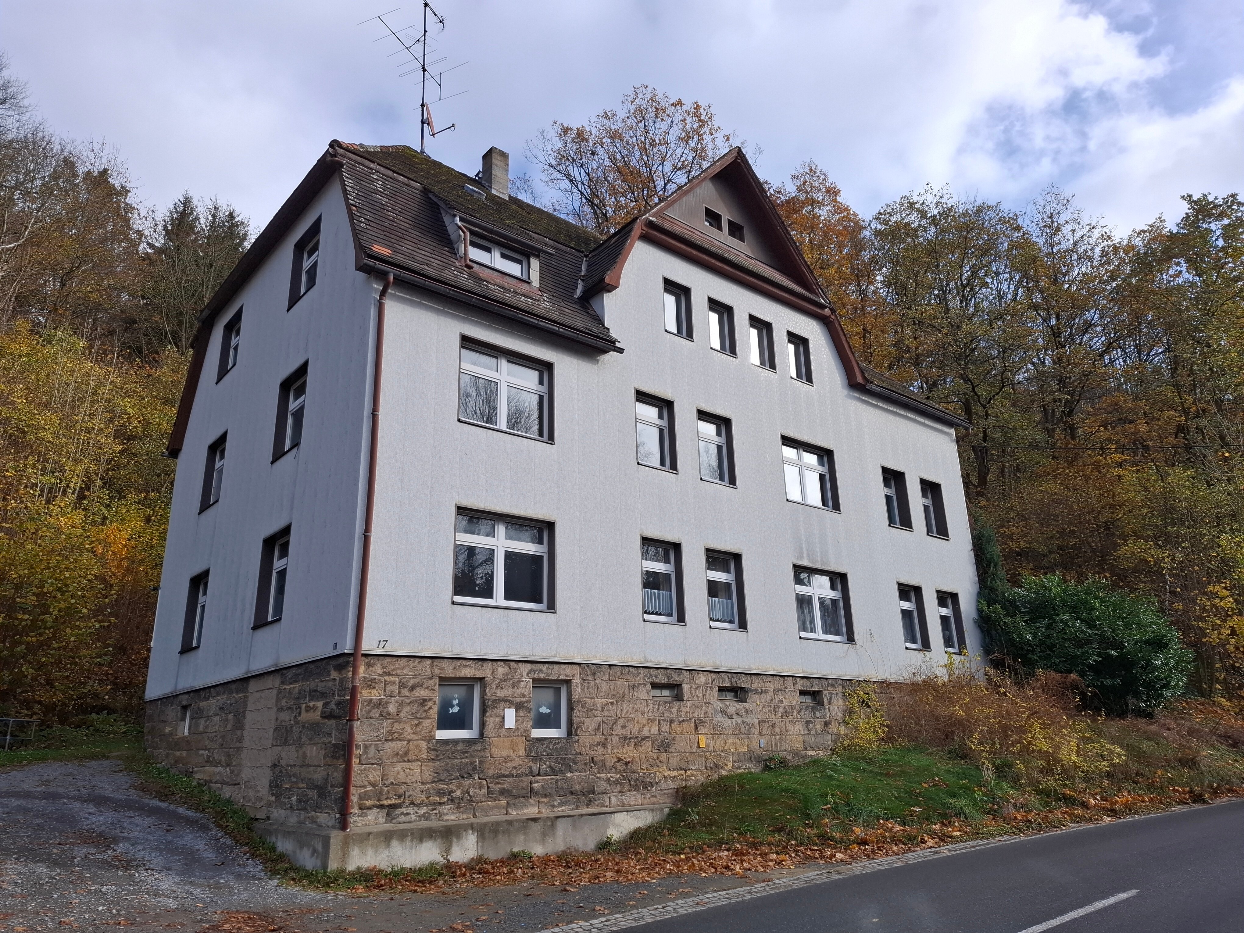 Mehrfamilienhaus zur Versteigerung 30.000 € 300 m²<br/>Wohnfläche 500 m²<br/>Grundstück Hertigswalde 17 Hertigswalde Sebnitz 01855