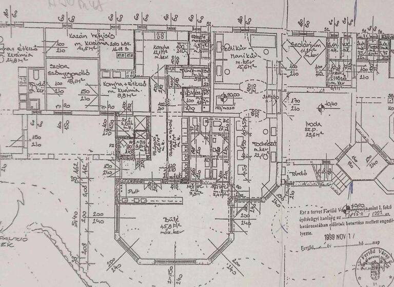 Hotel zum Kauf 736.700 € 12 Zimmer 424 m² Gastrofläche 1.500 m² Grundstück Fertöszentmiklós 9444