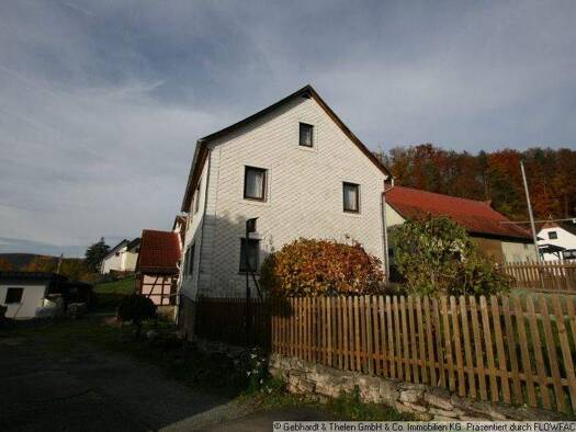 Einfamilienhaus zum Kauf 114.500 € 6 Zimmer 160 m² 1.574 m² Grundstück Weißer Weg 1 Meiningen 98617