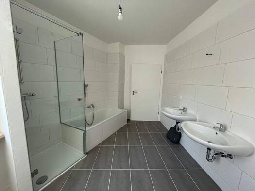 Wohnung zur Miete 670 € 4 Zimmer 90 m² EG frei ab 01.06.2026 Scheibe Weiden 92637