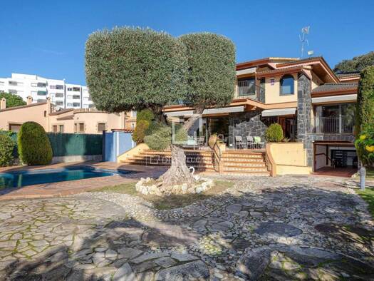 Haus zum Kauf 3.000.000 € 584 m² 1.131 m² Grundstück Lloret de Mar 17310