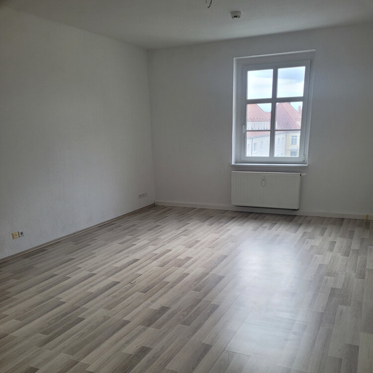 Wohnung zur Miete 395 € 2 Zimmer 68 m²<br/>Wohnfläche 2.<br/>Geschoss Wesselinger Straße 2 Leuna Leuna 06237