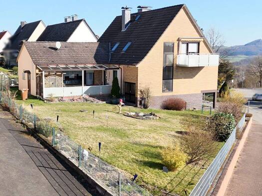 Einfamilienhaus zum Kauf 269.000 € 8 Zimmer 187 m² 730 m² Grundstück Flachsgartenstraße 1 Burghasungen Zierenberg 34289