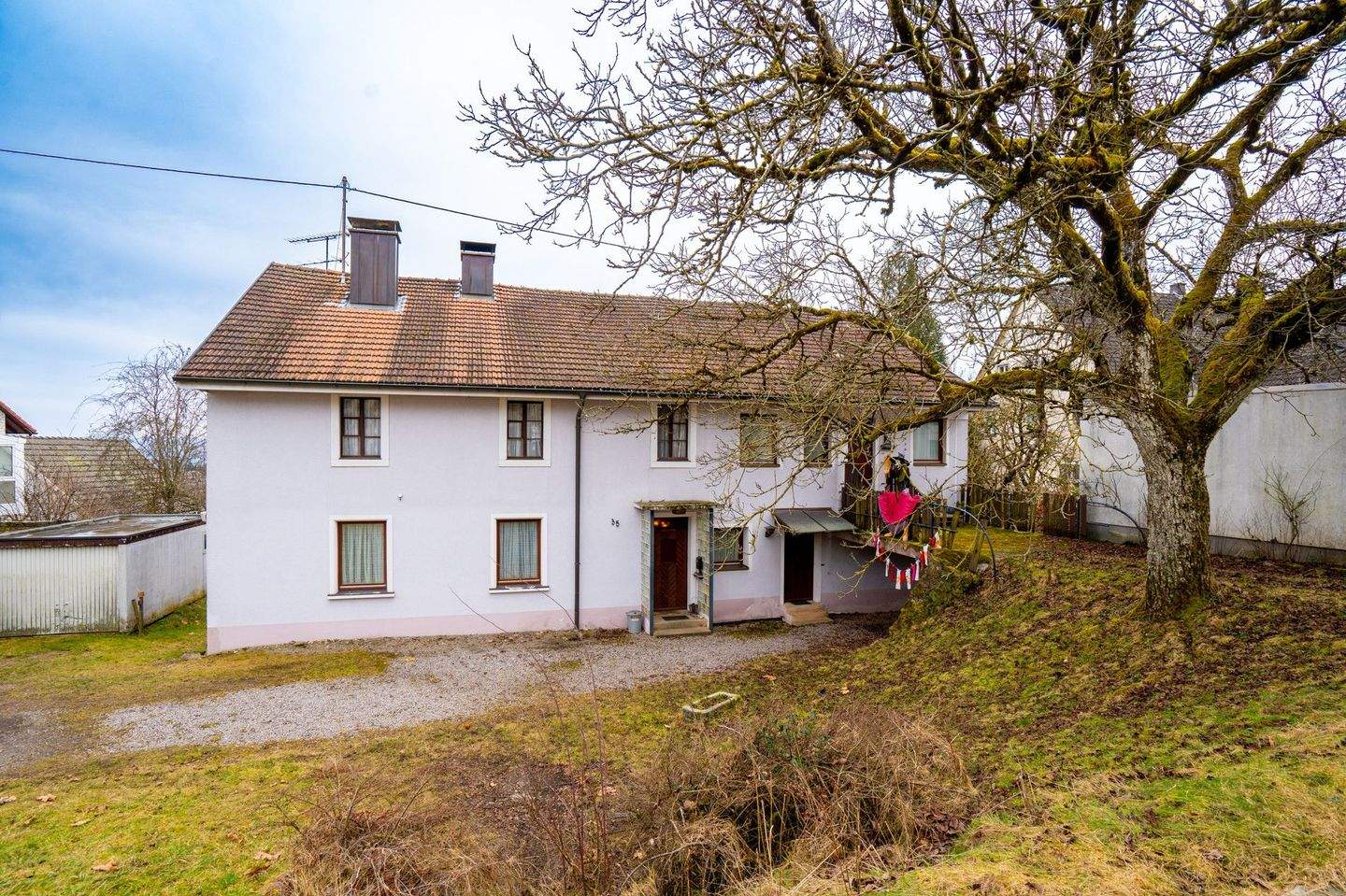 Immobilie in Albbruck - Großzügiges Anwesen mit Naturanschluss - viel Platz für Ihre Ideen inkl. Teilfläche als Bauland! - Bild 1