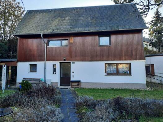 Einfamilienhaus zum Kauf 75.000 € 2,5 Zimmer 79 m² 690 m² Grundstück frei ab sofort Hauptstraße 131 Neukirchen Neukirchen/Pleiße 08459