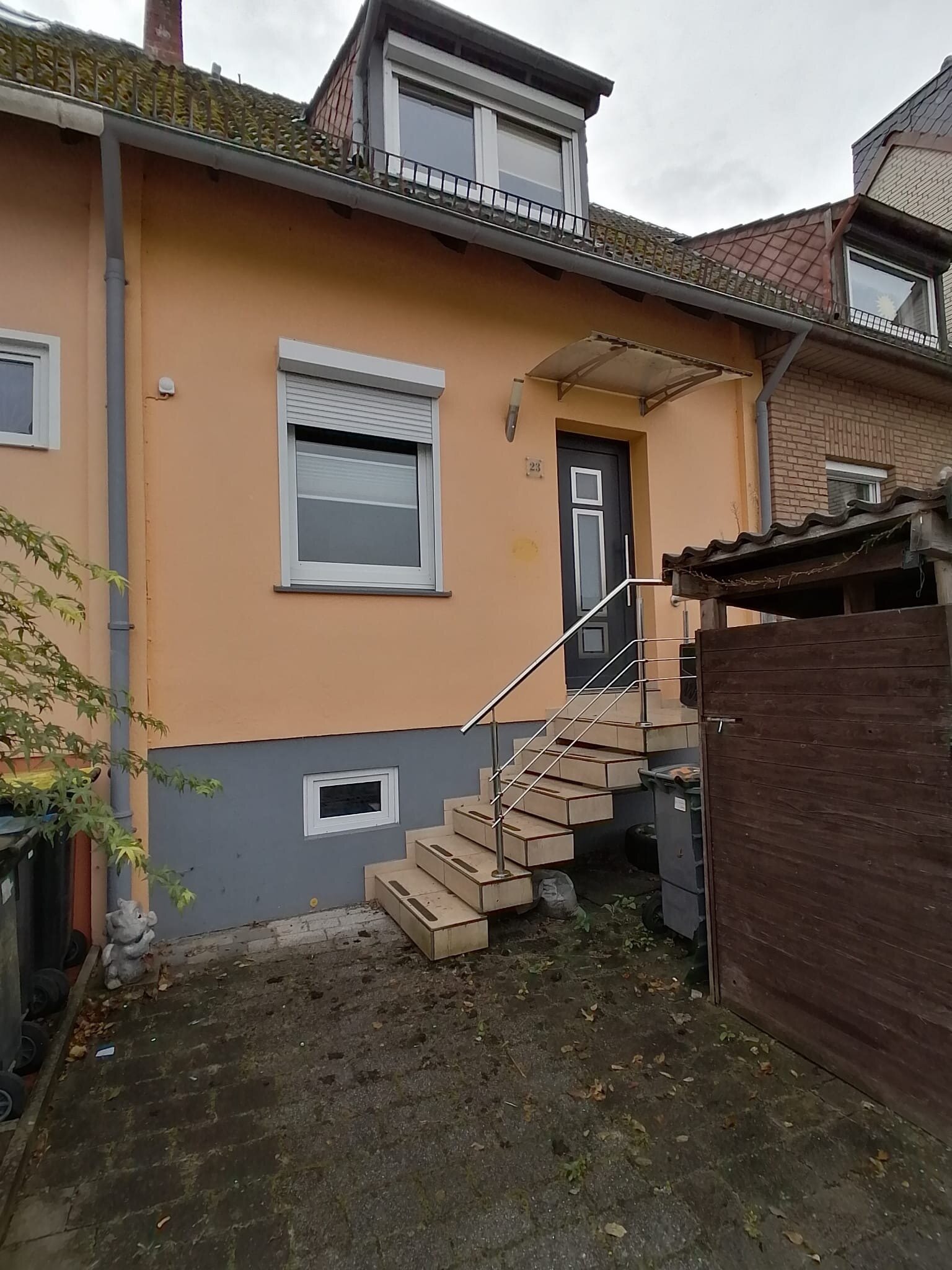 Reihenmittelhaus zum Kauf provisionsfrei 240.000 € 6 Zimmer 87 m²<br/>Wohnfläche 130 m²<br/>Grundstück Kattenesch Bremen 28277