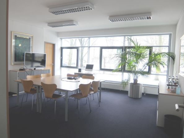 Bürofläche zur Miete 13.582 € 24 Zimmer 1.181 m²<br/>Bürofläche ab 448 m²<br/>Teilbarkeit Äußerer Westen Regensburg 93049