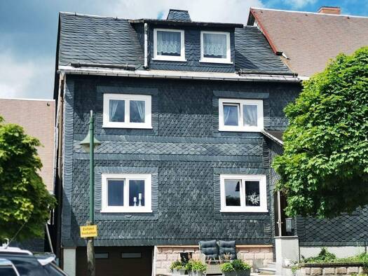 Doppelhaushälfte zum Kauf 79.000 € 8 Zimmer 120 m² 344 m² Grundstück frei ab 01.01.2026 Frauenwald 98711