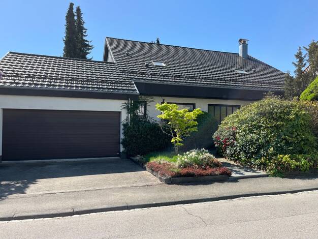 Einfamilienhaus zum Kauf 590.000 € 7 Zimmer 241 m² 975 m² Grundstück Schwenningen Villingen-Schwenningen 78054