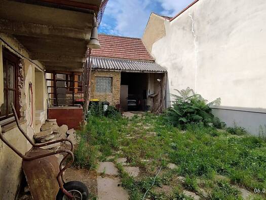 Einfamilienhaus zum Kauf 250.000 € 1.238 m² Grundstück Langenlois 3550