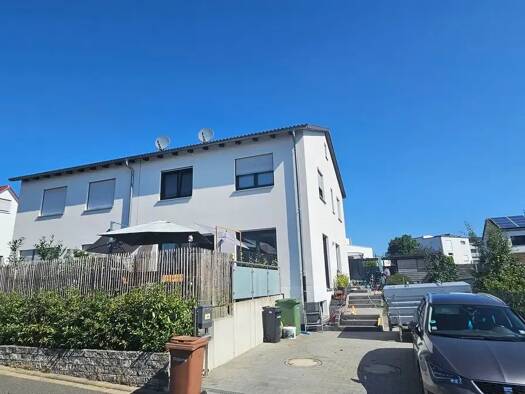 Einfamilienhaus zur Miete 1.755 € 5 Zimmer 128 m² 260 m² Grundstück frei ab 01.10.2026 Fliederweg 4 a Röttenbach 91341