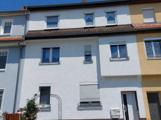 Reihenmittelhaus zum Kauf 260.000 € 8 Zimmer 145 m² 156 m² Grundstück frei ab sofort Ansbach 91522
