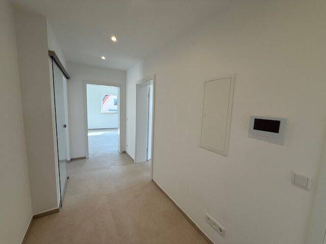 Erstbezug nach Renovierung, 3-Zi-ETW mit Balkon, Garten (ca. 170 m²), FBHZ, 1.OG, 2 Stellplätze, 91058 Erlangen-Eltersdorf – Erlangen – Vorschaubild 2