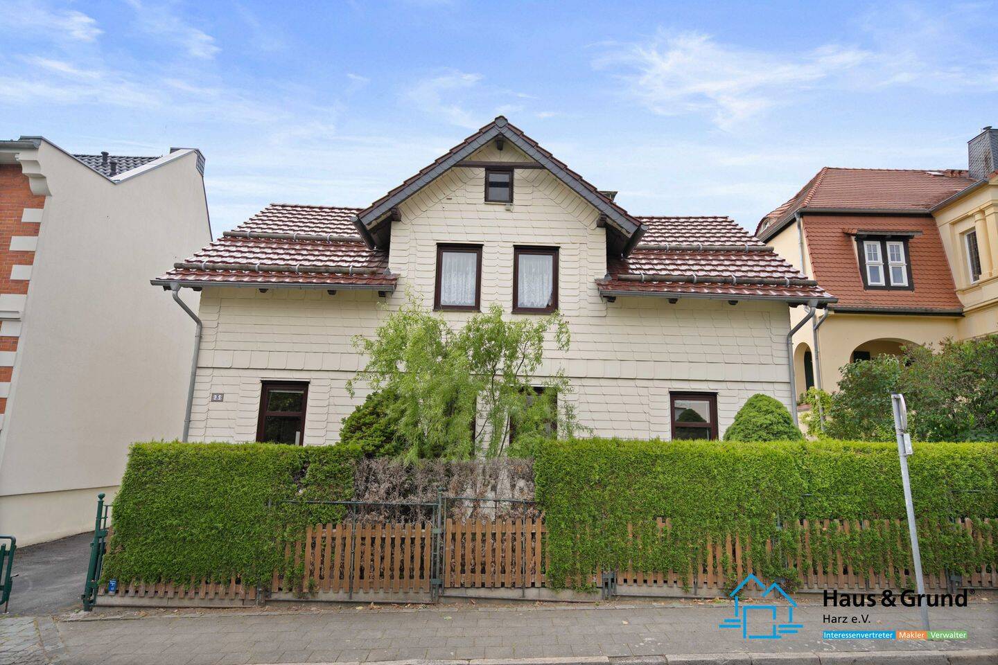 Immobilie in Blankenburg - Charmantes Mehrfamilienhaus mit Geschichte und Platz für Ihre Ideen - Bild 1