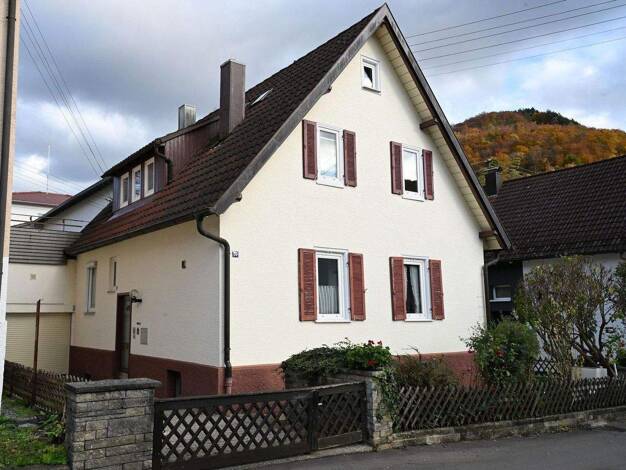 Einfamilienhaus zum Kauf provisionsfrei 375.000 € 5 Zimmer 143 m² 274 m² Grundstück Eichendorffstr. 10 Bad Urach 72574