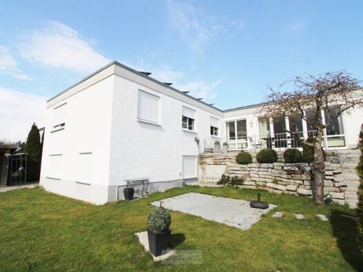 Einfamilienhaus zur Miete 2.250 € 6,5 Zimmer 180 m² 750 m² Grundstück frei ab sofort Lappersdorf 93138
