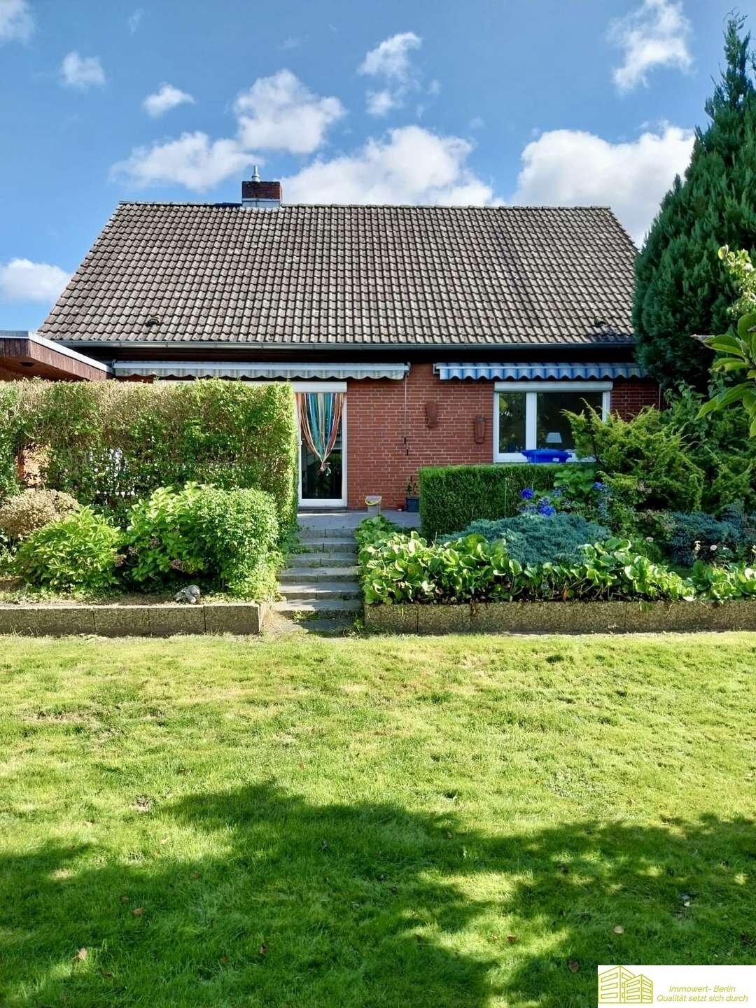 Einfamilienhaus zum Kauf 389.000 € 6 Zimmer 131,9 m²<br/>Wohnfläche 821 m²<br/>Grundstück ab sofort<br/>Verfügbarkeit Bad Bramstedt 24576