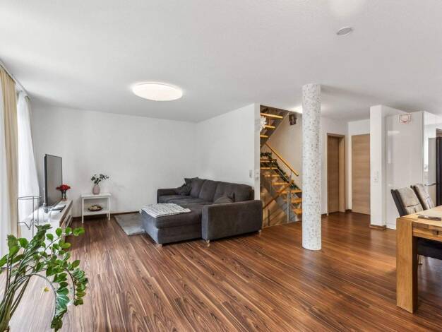 Reihenmittelhaus zum Kauf 549.000 € 7,5 Zimmer 179,1 m² 185 m² Grundstück Feldkirch Hartheim am Rhein 79258