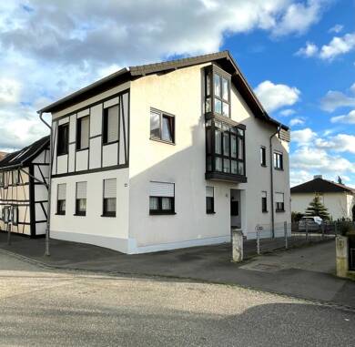 Mehrfamilienhaus zum Kauf als Kapitalanlage geeignet 529.900 € 8 Zimmer 180 m² 343 m² Grundstück Schweinheim Bonn 53177