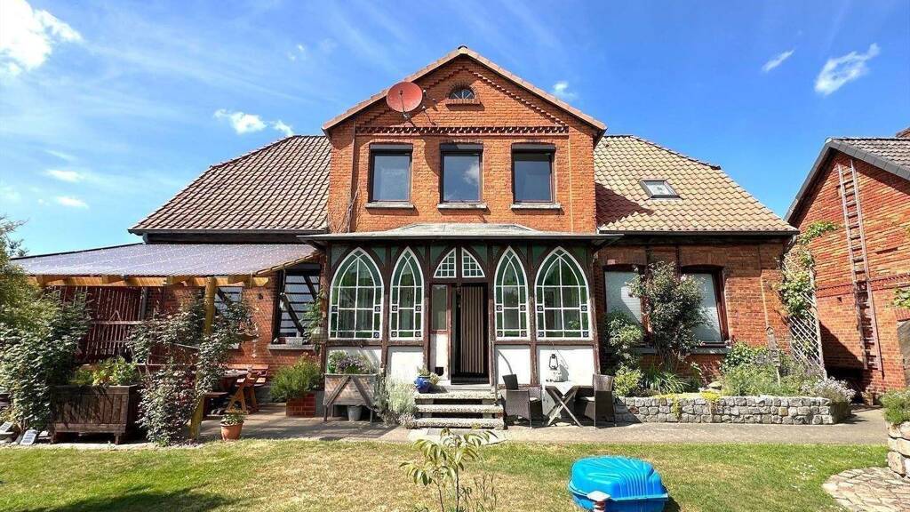 Einfamilienhaus zum Kauf 225.000 € 6 Zimmer 206,6 m² 636 m² Grundstück Mittelweg 3a Ebstorf 29574