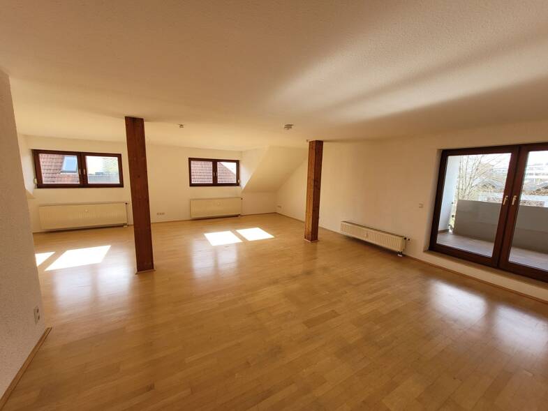 Wohnung zur Miete 915 € 3 Zimmer 131 m² Dachgeschoss, 2. Geschoss frei ab sofort Dresdner Str.79 Heidenau 01809