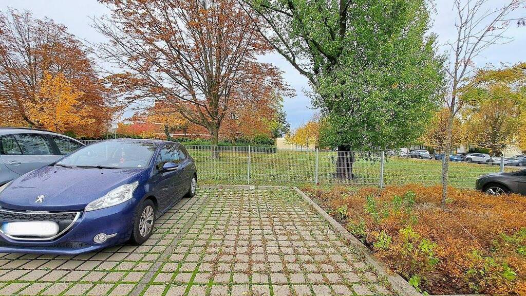 Garage zur Miete 35,70 € Sojusstr. Einstellplätze 8-15 Reform Magdeburg 39118