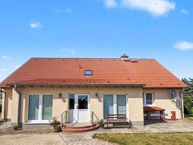 Mehrfamilienhaus zum Kauf 289.000 € 8 Zimmer 199,9 m² 4.750 m² Grundstück frei ab 01.11.2026 Dahlen Brunn 17039