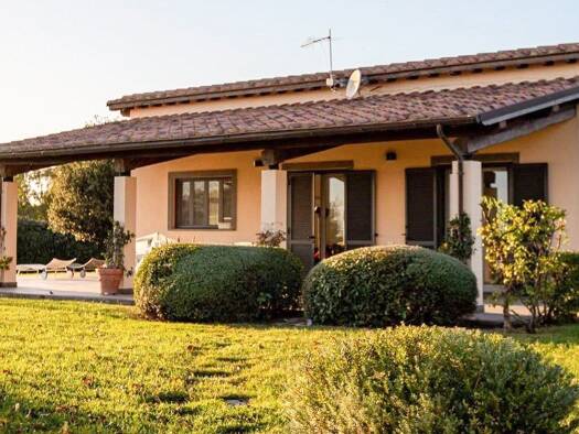 Haus zum Kauf 2.000.000 € 340 m² Montalto di Castro 01014