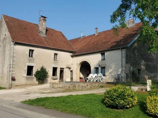 Haus zum Kauf 178.000 € 350 m² 2.500 m² Grundstück Jussey 70500