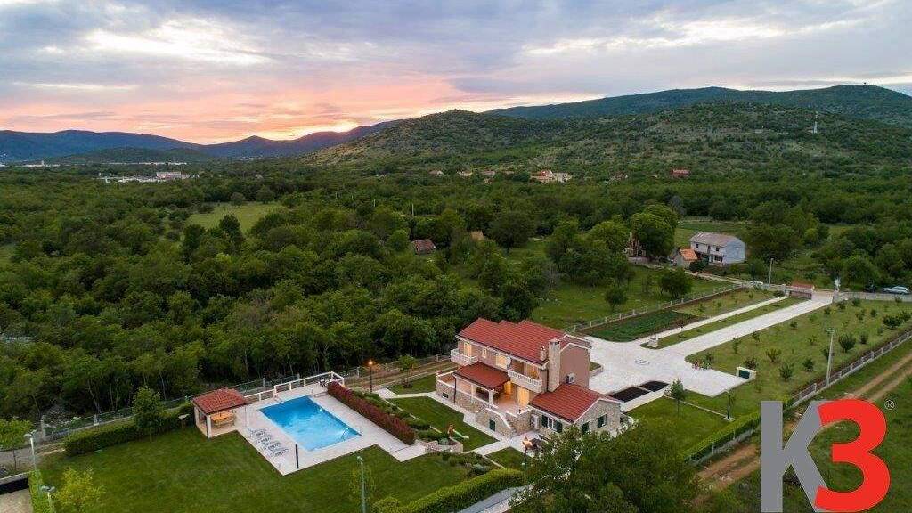 Haus zum Kauf 1.600.000 € 6 Zimmer 270 m² Dicmo 0