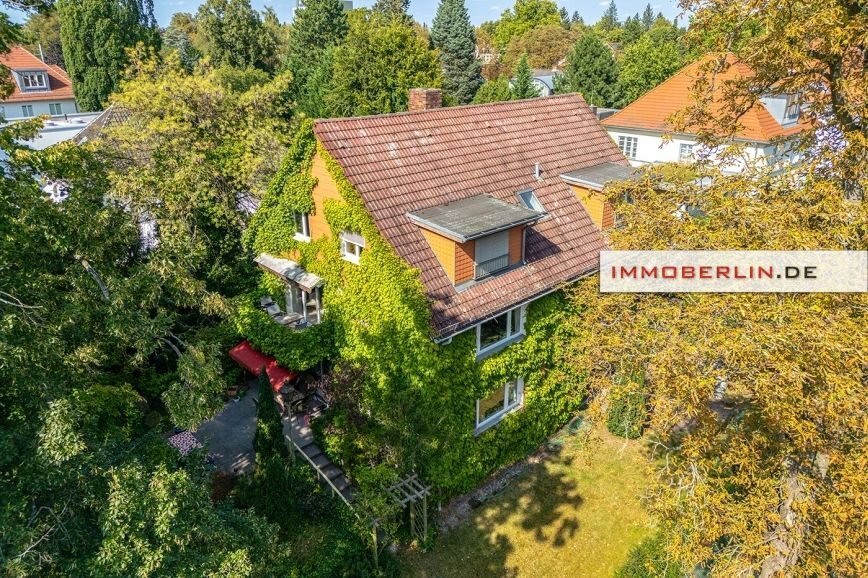 Mehrfamilienhaus zum Kauf 1.850.000 € 9 Zimmer 323 m²<br/>Wohnfläche 704 m²<br/>Grundstück ab sofort<br/>Verfügbarkeit Dahlem Berlin 14195