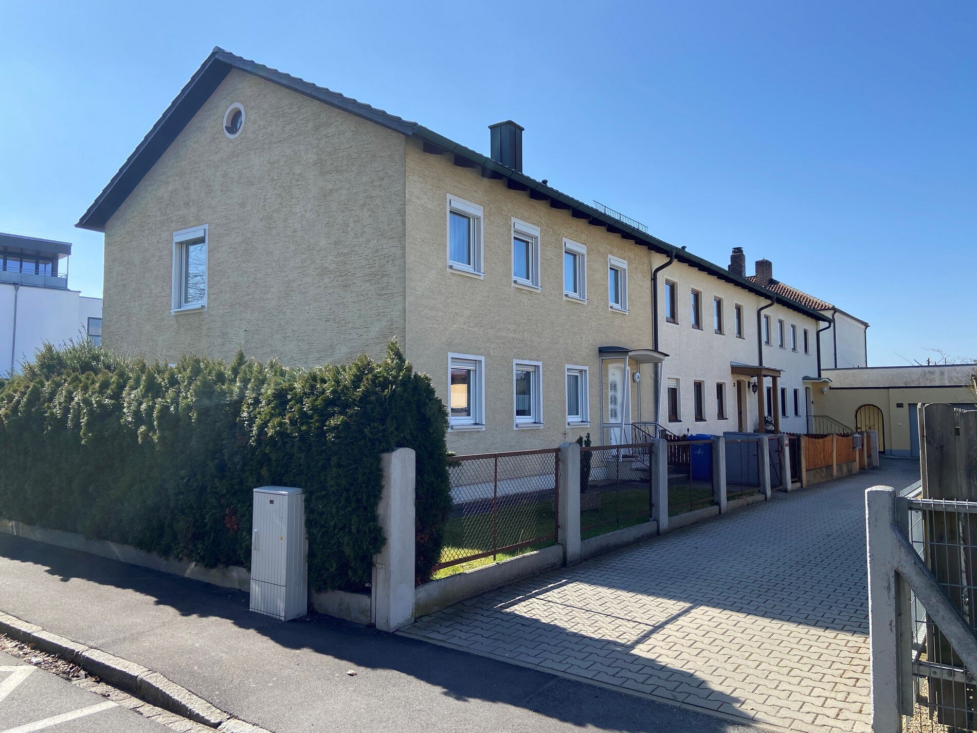 Reihenendhaus zum Kauf 199.000 € 6 Zimmer 120 m²<br/>Wohnfläche 436 m²<br/>Grundstück Planungsbezirk 128 Straubing 94315