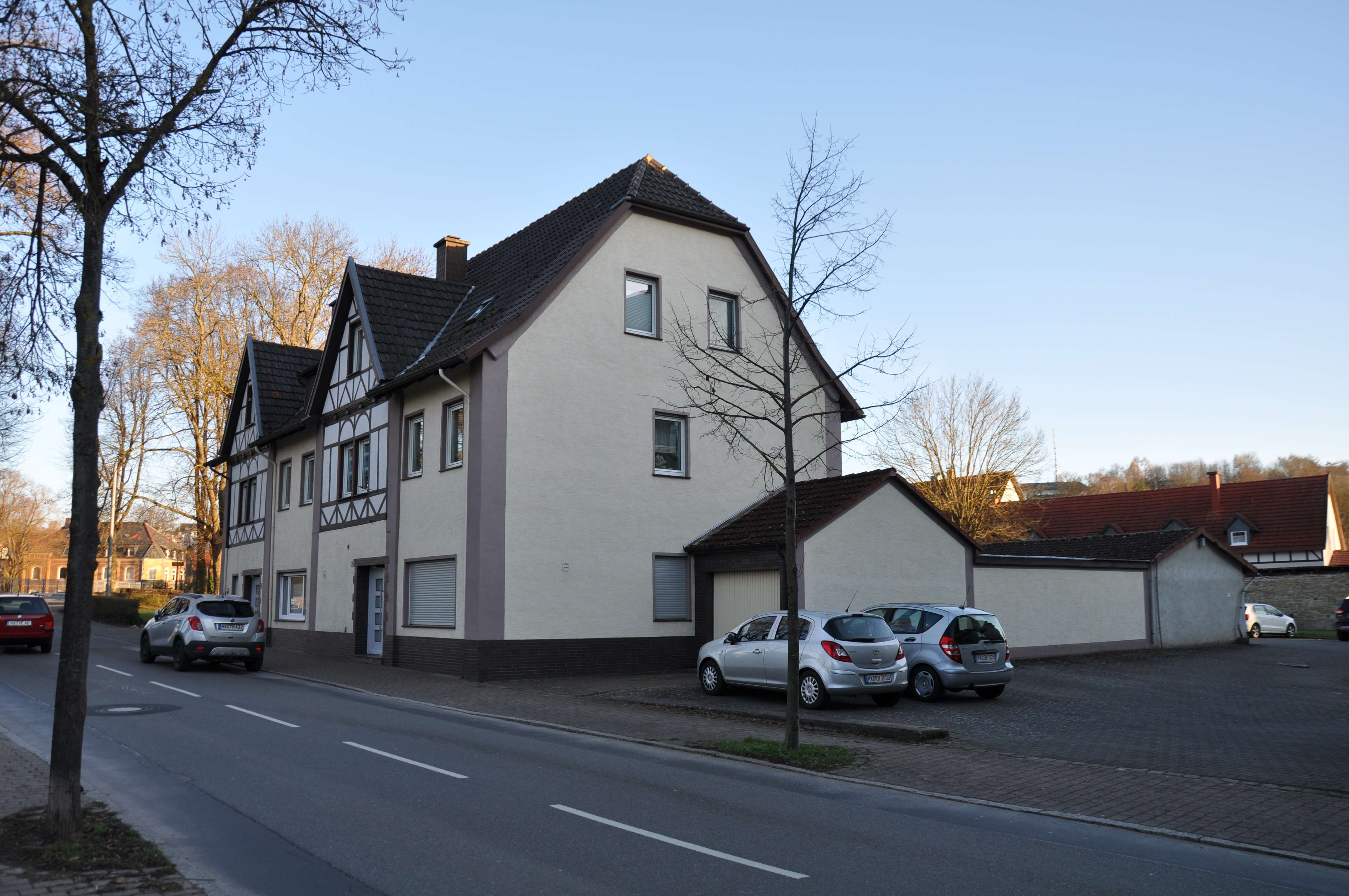 Mehrfamilienhaus zum Kauf 525.000 € 14 Zimmer 392 m²<br/>Wohnfläche 950 m²<br/>Grundstück Warburg Warburg 34414