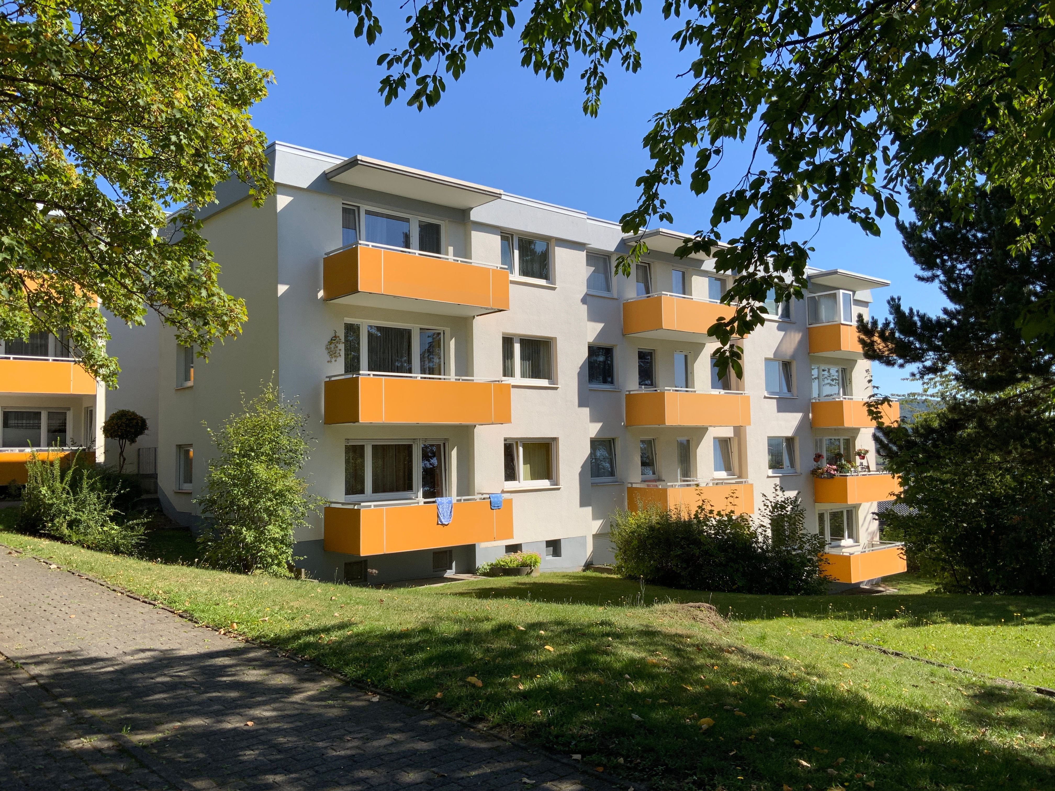 Wohnung zur Miete nur mit Wohnberechtigungsschein 341,72 € 2 Zimmer 61 m²<br/>Wohnfläche 01.11.2024<br/>Verfügbarkeit Geisaer Straße 3 Aschenberg Fulda 36039