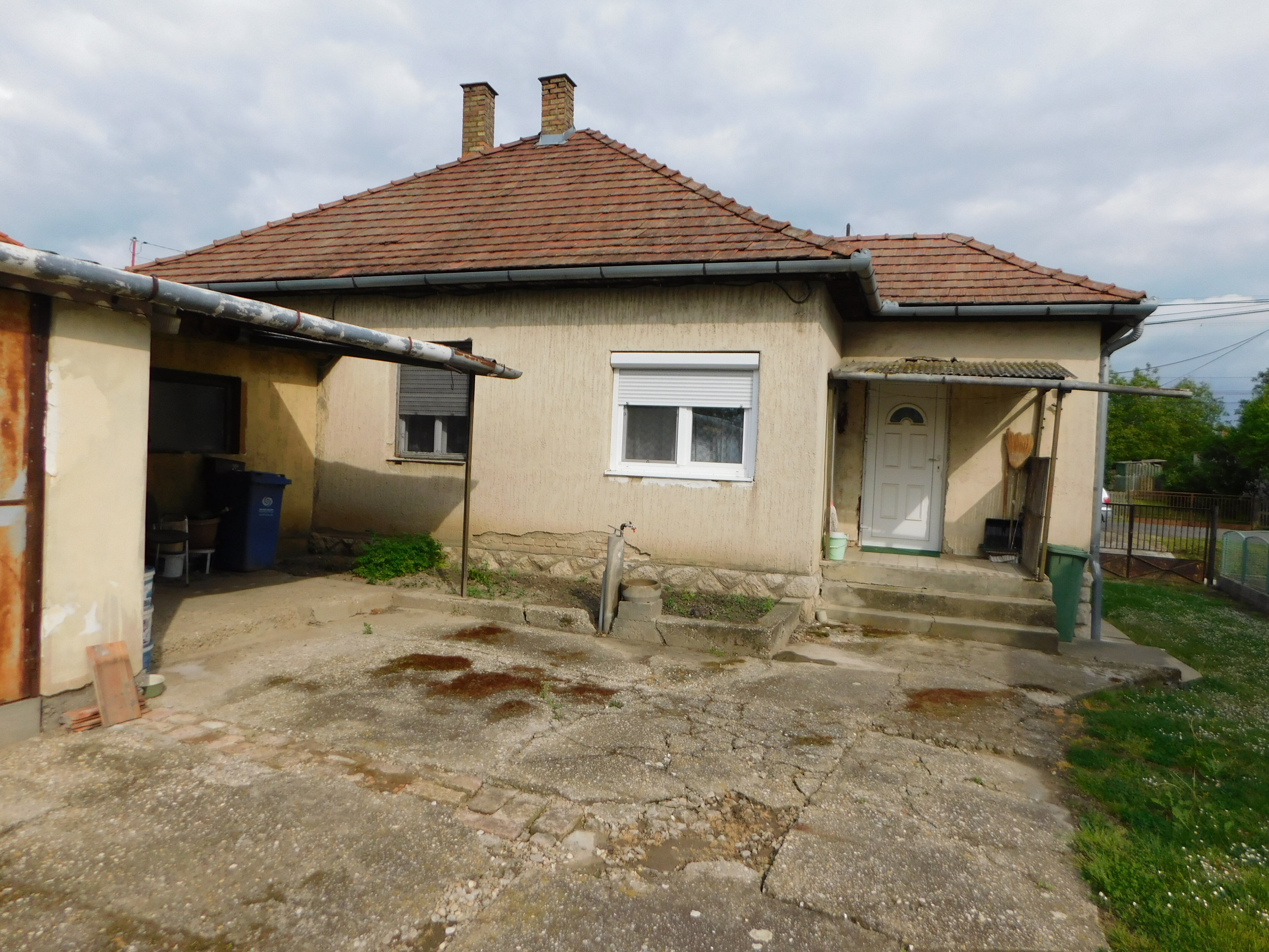 Einfamilienhaus zum Kauf 64.000 € 2 Zimmer 71 m²<br/>Wohnfläche 1.638 m²<br/>Grundstück Dombóvár 7200