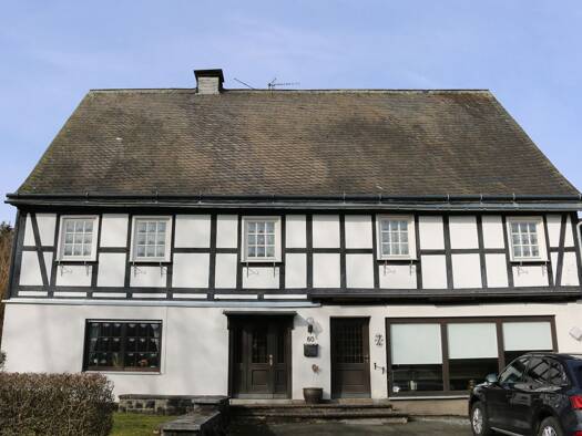 Einfamilienhaus zum Kauf provisionsfrei 298.300 € 10 Zimmer 242 m² 5.434 m² Grundstück frei ab sofort Elleringhausen Olsberg 59939