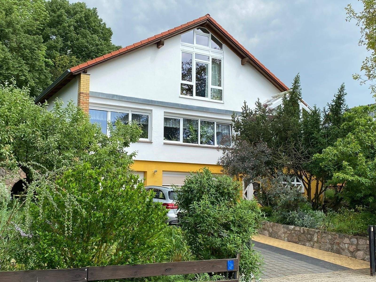 Mehrfamilienhaus zum Kauf provisionsfrei 495.000 € 10 Zimmer 235 m²<br/>Wohnfläche 949 m²<br/>Grundstück Stadtgebiet Ost Neubrandenburg 17036