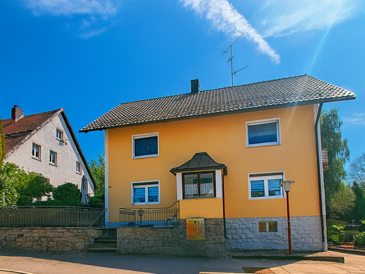 Haus zum Kauf 9 Zimmer 300 m² 813 m² Grundstück frei ab 30.01.2026 Kropfmühl Hauzenberg 94051