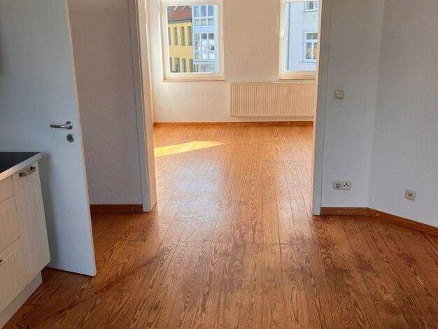 Wohnung zur Miete 570 € 2 Zimmer 58 m² 1. Geschoss frei ab 20.02.2026 Stadtmitte Rostock 18055