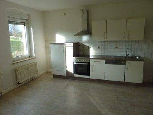 Wohnung zur Miete 375 € 2 Zimmer 62,4 m² 2 Geschosse frei ab sofort Gartenstraße 7 Teuchern Teuchern 06682