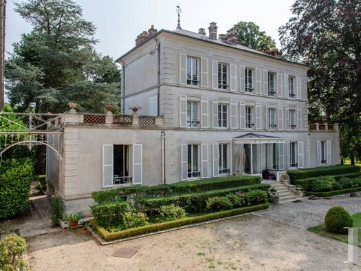 Reihenmittelhaus zum Kauf 1.410.000 € 9 Zimmer 345 m² 10.000 m² Grundstück Nointel 95590